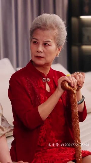 当皇后穿成了豪门弃妇（100集）女主角是谁