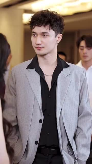 父亲婚礼女儿打假后妈（70集）最新热门短剧