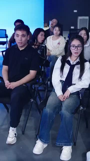 女儿直播卖惨恶毒母亲被网暴致死（30集）热播短剧全集看