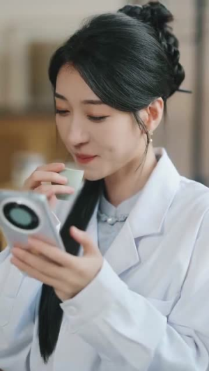 她引神明坠落（100集）好看的短剧推荐