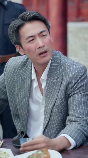 穿回民国当警长系统逼我做选择 (90集)好看吗