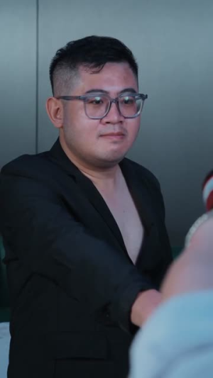 重生千禧:夺敌所爱做首富(74集) 重生千禧:夺敌所爱做首富(74集)高清无码免费看