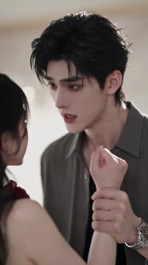 穿成小苦瓜女主，反派总想贴贴（55集）超级好看的短剧