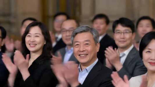遇棠方知涉:我拿炮灰剧本被他偏爱(30集) 遇棠方知涉:我拿炮灰剧本被他偏爱(30集)精彩短剧分享。