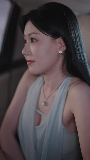 这个神医会功夫：下山专治不服（69 集）在线观看
