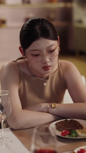 保安潇洒哥开局救下绝美总裁第二季(79 集) 保安潇洒哥开局救下绝美总裁第二季(79 集)虐心虐肝