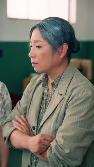 穿成后妈文女主，她掀桌子不干了（41 集）干脆利落
