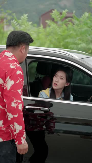 我只是个卖盒饭的抱我大腿哭什么(40 集) 我只是个卖盒饭的抱我大腿哭什么(40 集)短剧新番